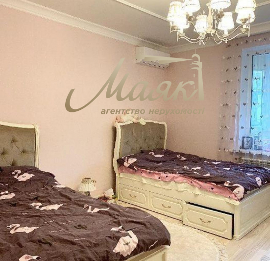 4-комнатная квартира с качественным ремонтом Днепровская Набережная,23.