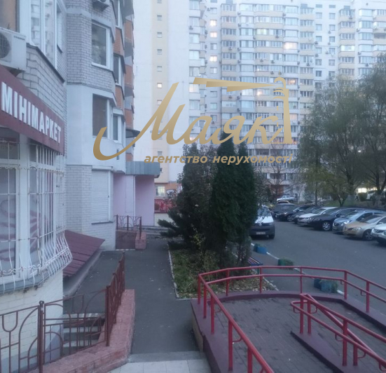 Аренда магазина112 м. Ул.Ахматовой 35-А. Дарницкий. Осокорки. Свободен